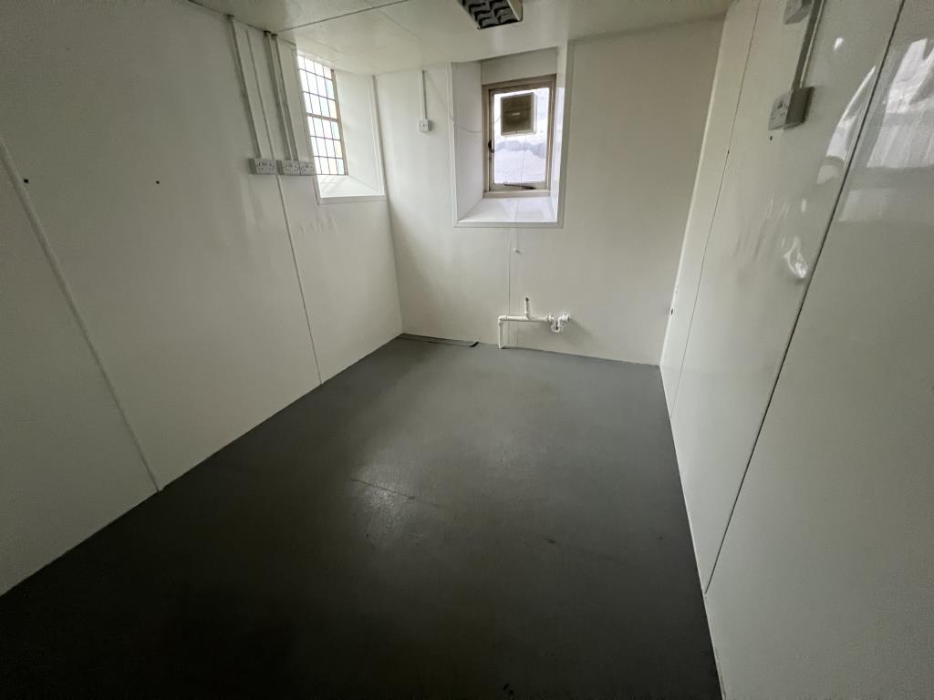Lot: 119 - FORMER CHAPEL WITH POTENTIAL - Room formally used as kitchen